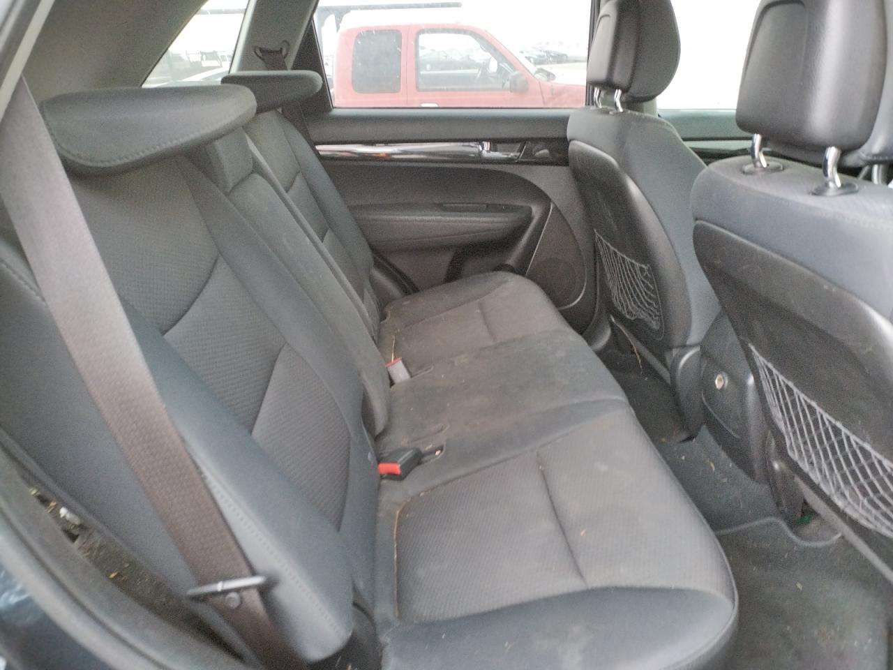 Photo 6 from auction – 2011 KIA SORENTO with VIN 5XYKTDA16BG047805