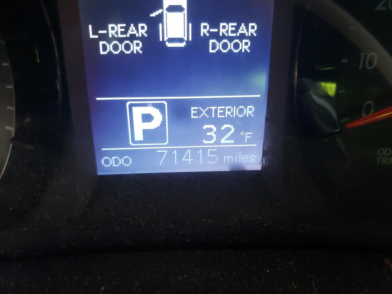 Photo 8 from auction – 2017 TOYOTA SIENNA LE with VIN 5TDKZ3DC4HS777522