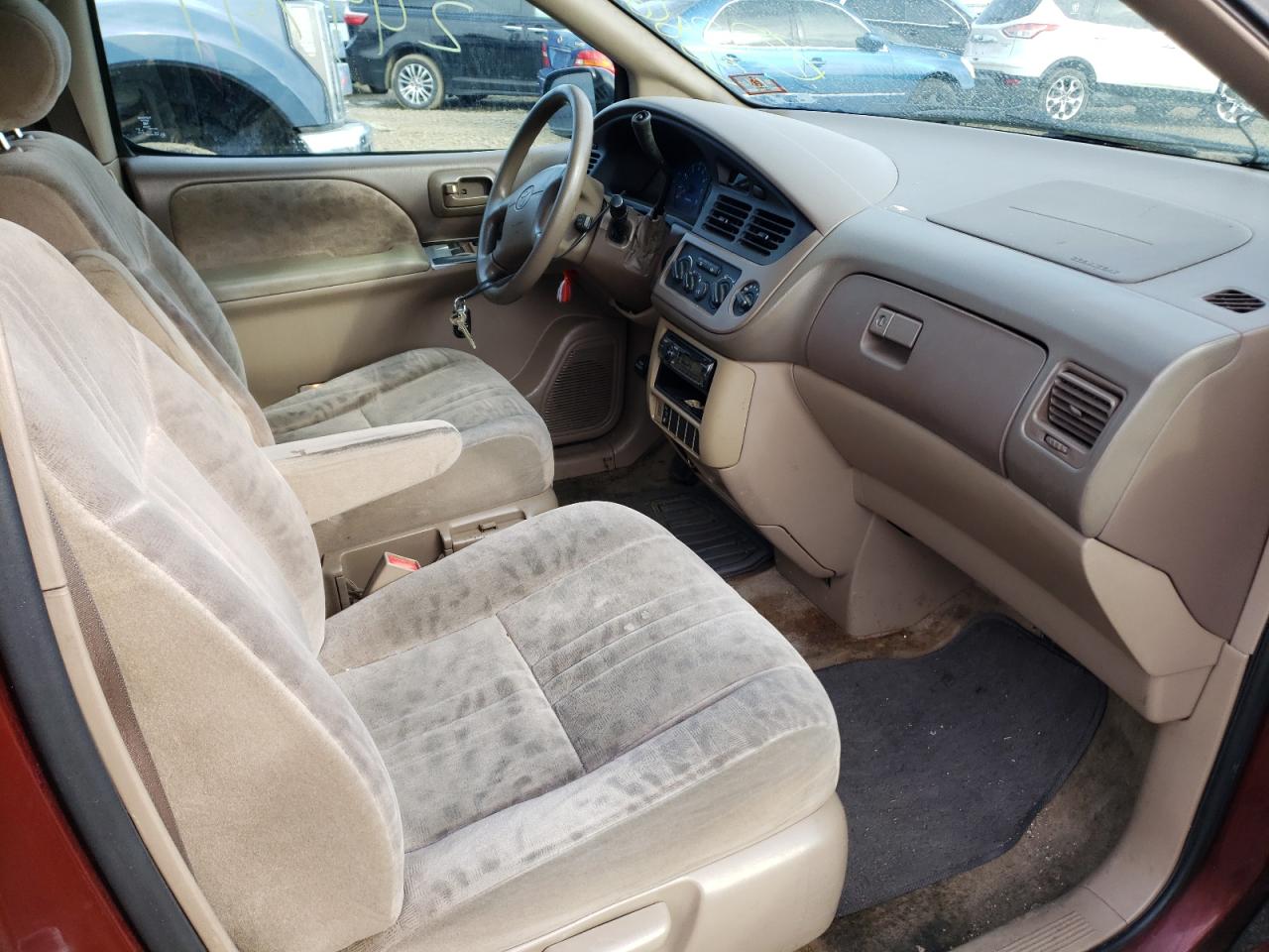 Photo 5 from auction – 2001 TOYOTA SIENNA LE with VIN 4T3ZF13C51U356992