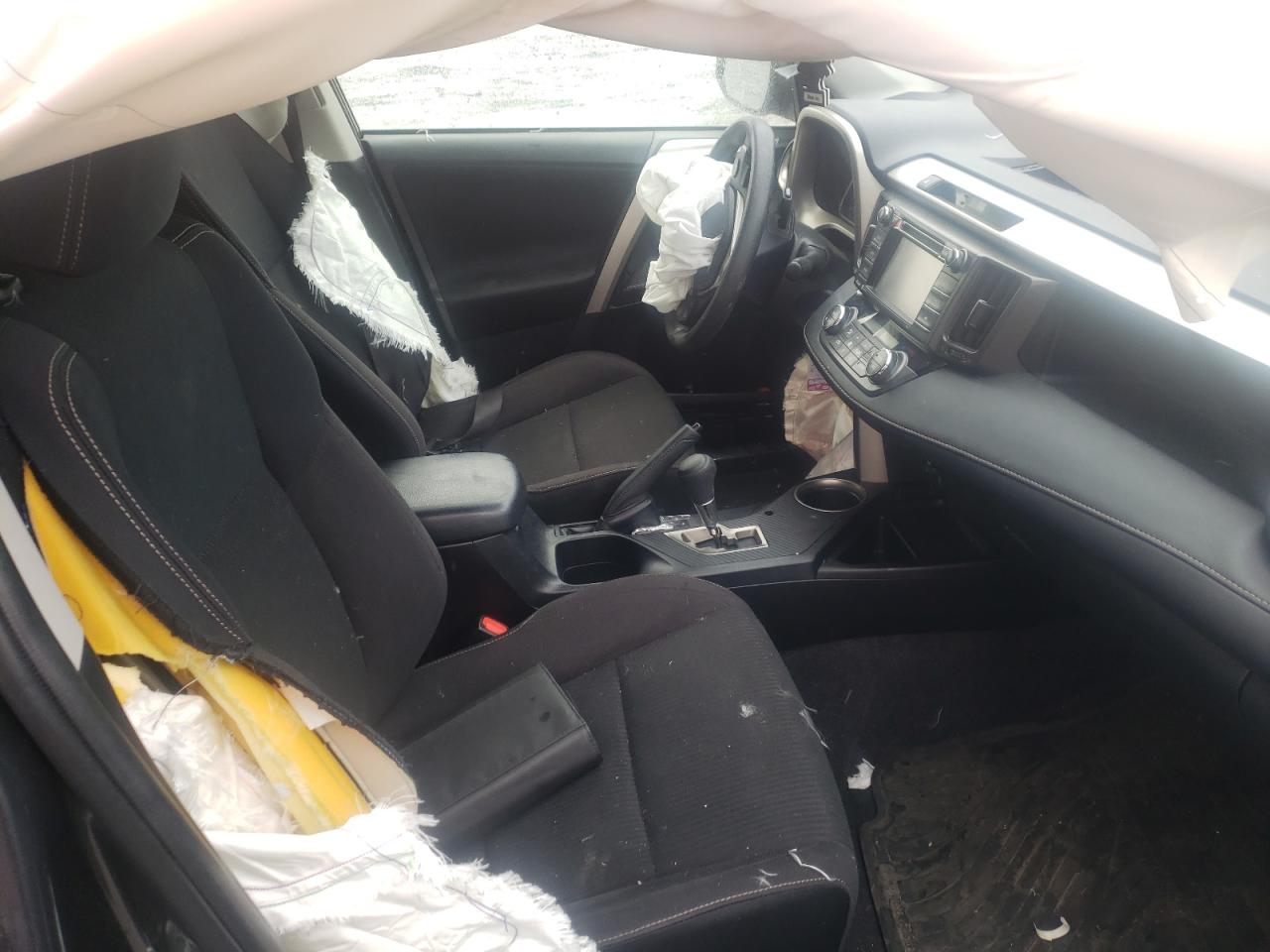 Photo 5 from auction – 2015 TOYOTA RAV4 XLE with VIN JTMRFREV3FD146229