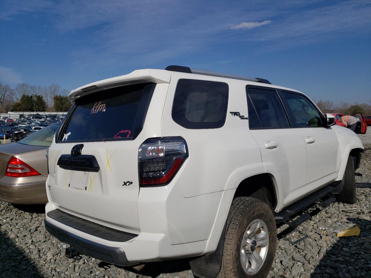 Photo 4 from auction – 2018 TOYOTA 4RUNNER SR with VIN JTEBU5JR4J5565388