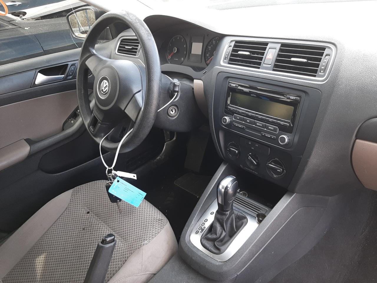 Photo 9 from auction – 2014 VOLKSWAGEN JETTA BASE with VIN 3VW2K7AJ5EM255196