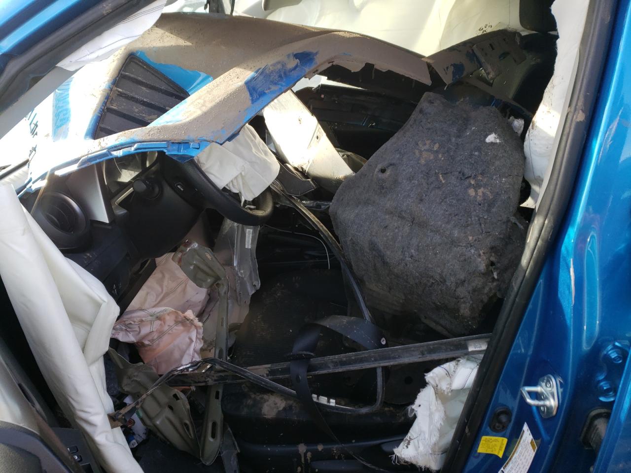 Photo 5 from auction – 2018 TOYOTA RAV4 LE with VIN JTMZFREV4JJ739902