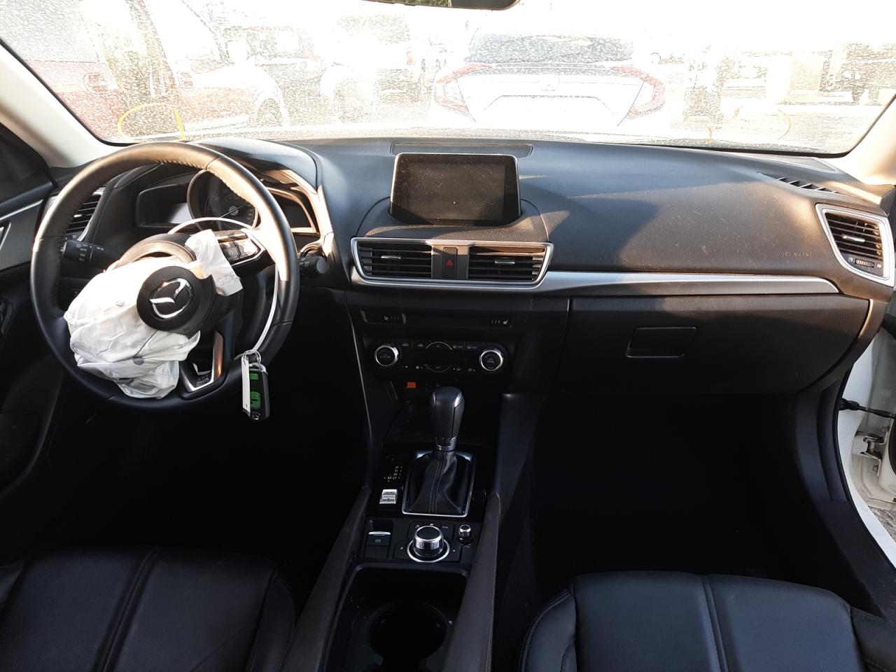 Photo 9 from auction – 2018 MAZDA 3 TOURING with VIN 3MZBN1L39JM245817