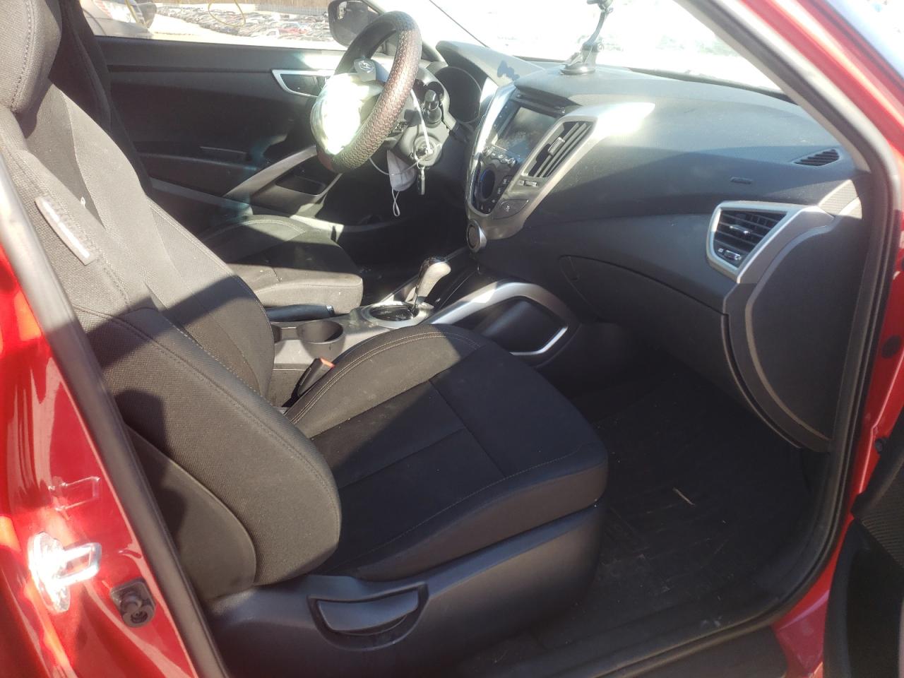 Photo 5 from auction – 2015 HYUNDAI VELOSTER with VIN KMHTC6AD3FU224823