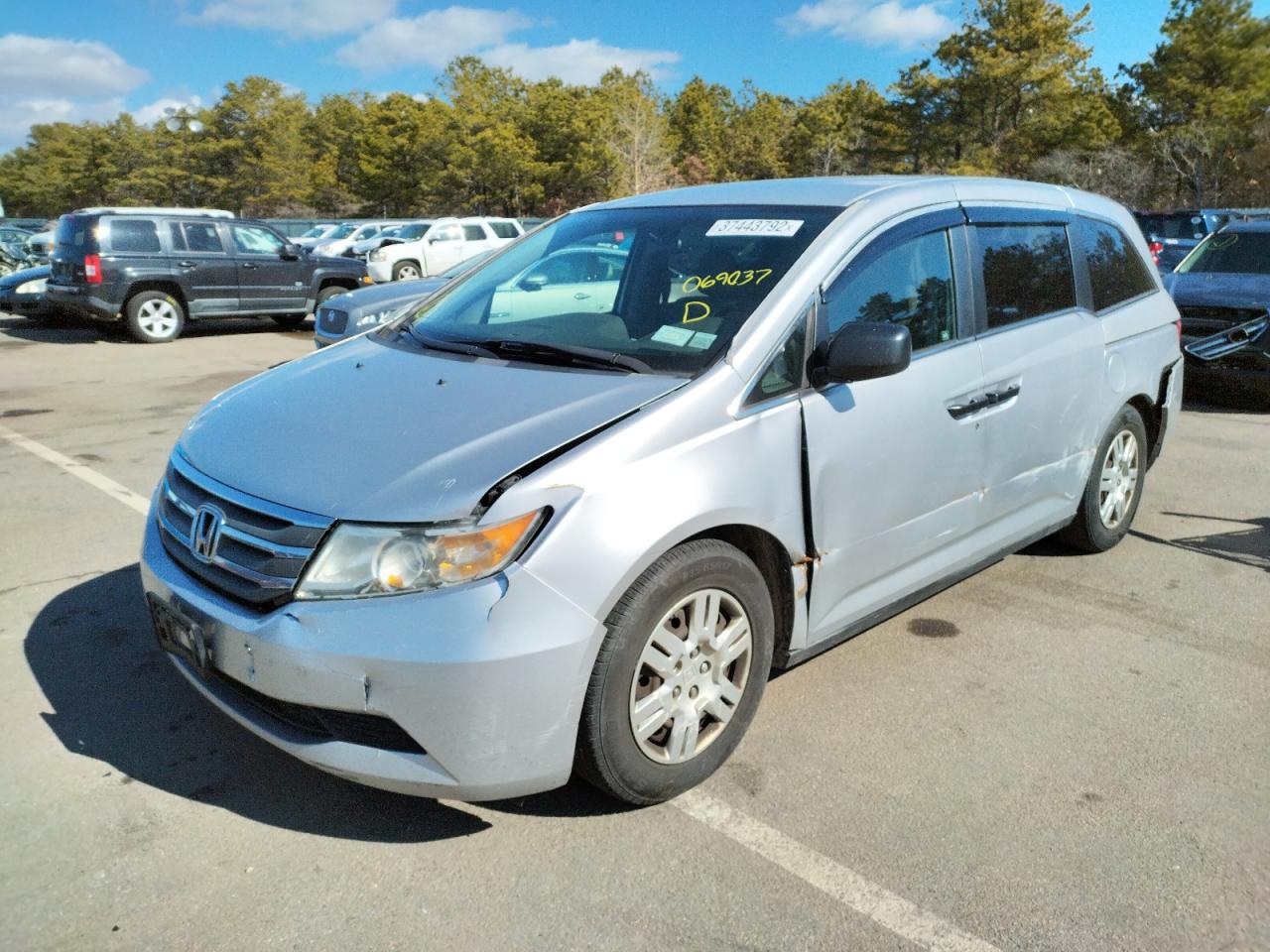 Photo 2 from auction – 2011 HONDA ODYSSEY LX with VIN 5FNRL5H28BB069637