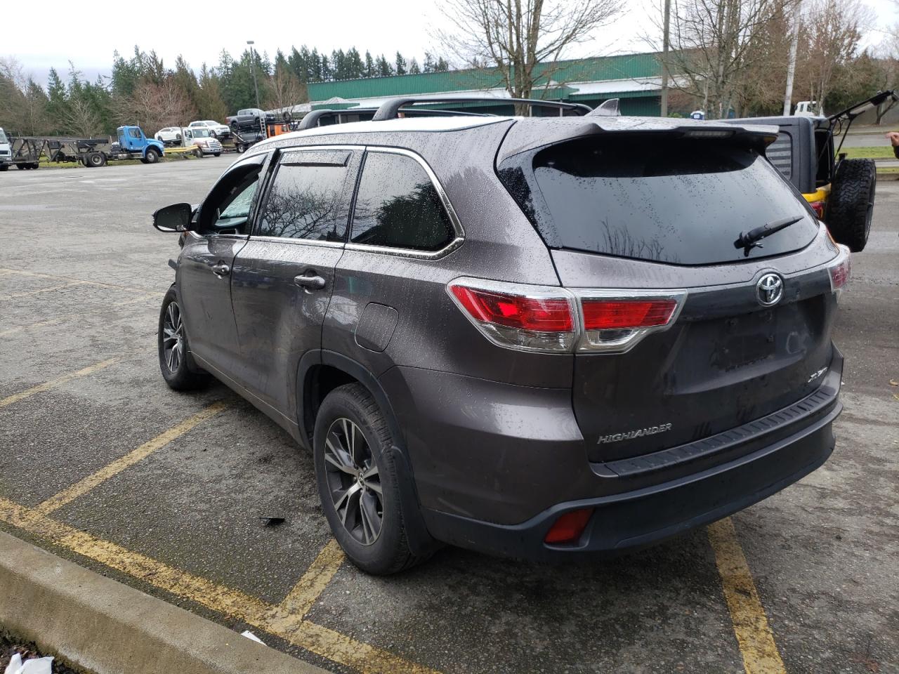 Photo 3 from auction – 2016 TOYOTA HIGHLANDER with VIN 5TDJKRFHXGS251759