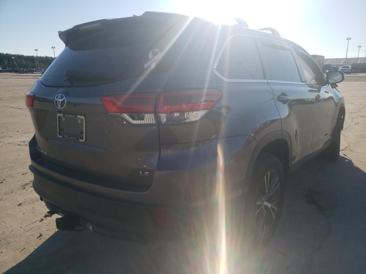 Photo 4 from auction – 2019 TOYOTA HIGHLANDER with VIN 5TDZZRFH0KS296930