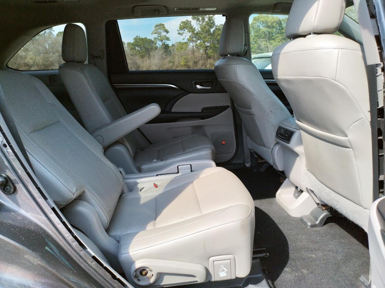 Photo 6 from auction – 2015 TOYOTA HIGHLANDER with VIN 5TDYKRFH0FS084065