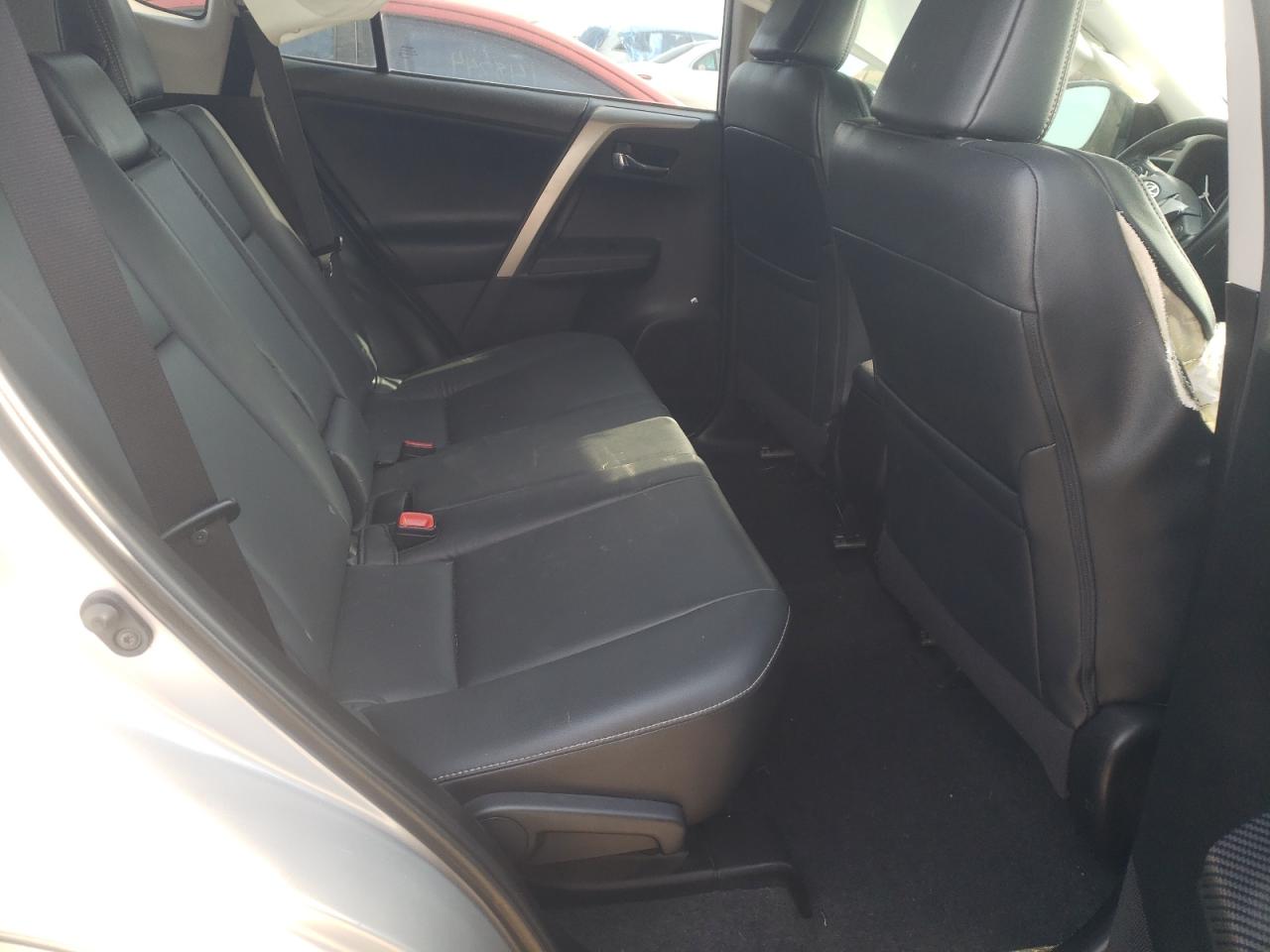 Photo 6 from auction – 2015 TOYOTA RAV4 LIMIT with VIN 2T3YFREV5FW227652