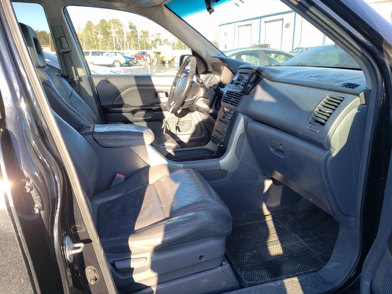 Photo 5 from auction – 2005 HONDA PILOT EXL with VIN 2HKYF186X5H565964