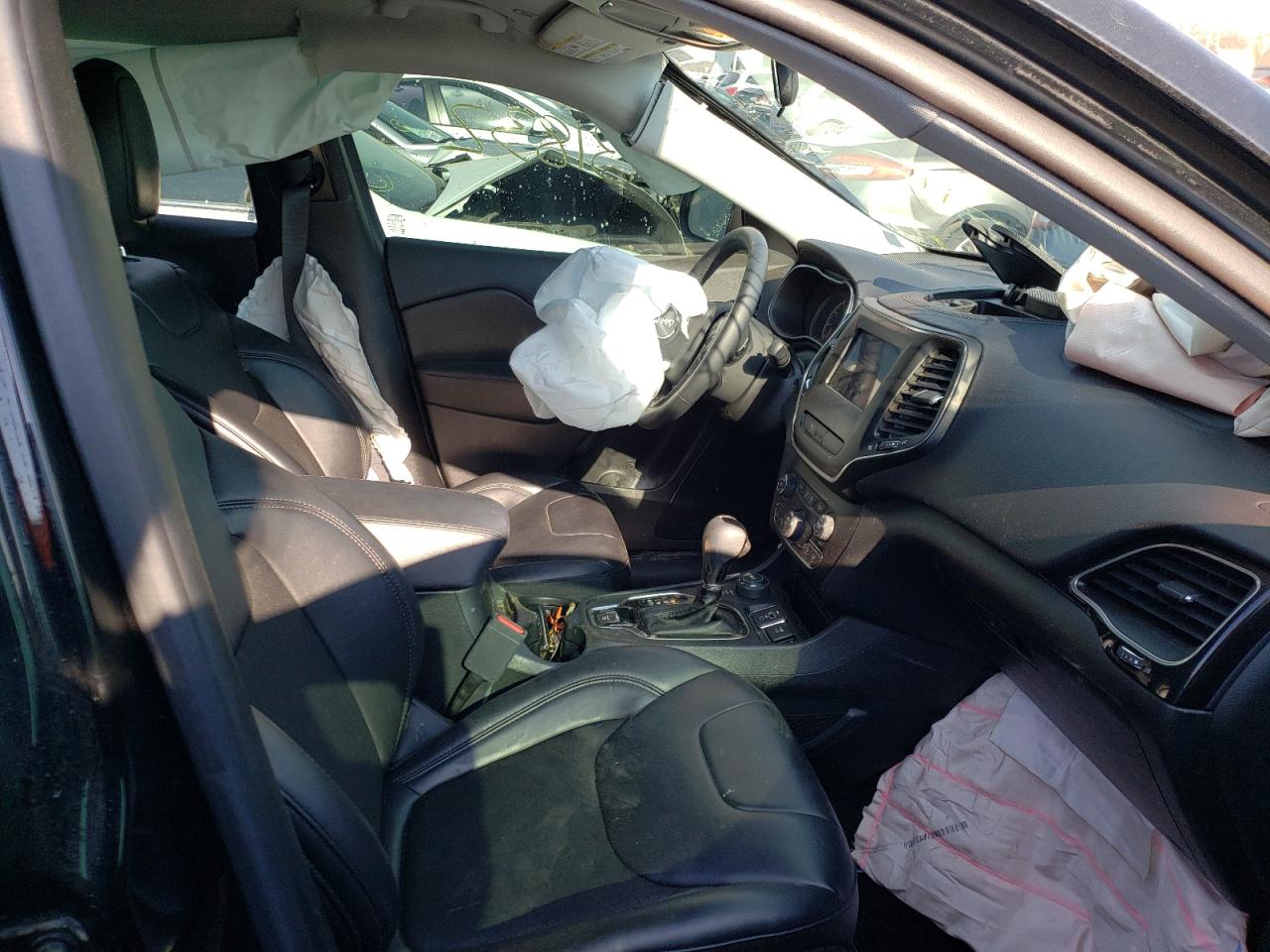 Photo 5 from auction – 2019 JEEP CHEROKEE L with VIN 1C4PJMLB4KD293218