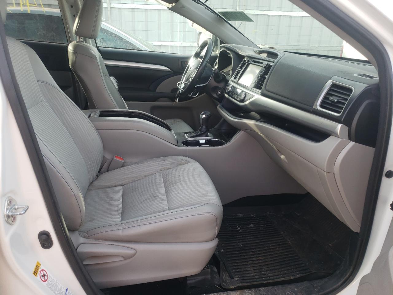 Photo 5 from auction – 2017 TOYOTA HIGHLANDER with VIN 5TDBZRFH0HS414291