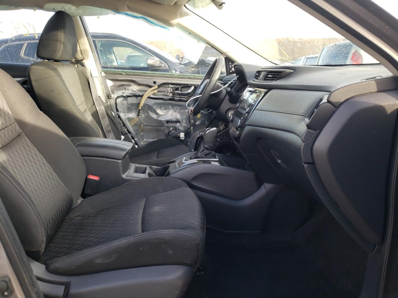 Photo 5 from auction – 2017 NISSAN ROGUE S with VIN KNMAT2MTXHP533116