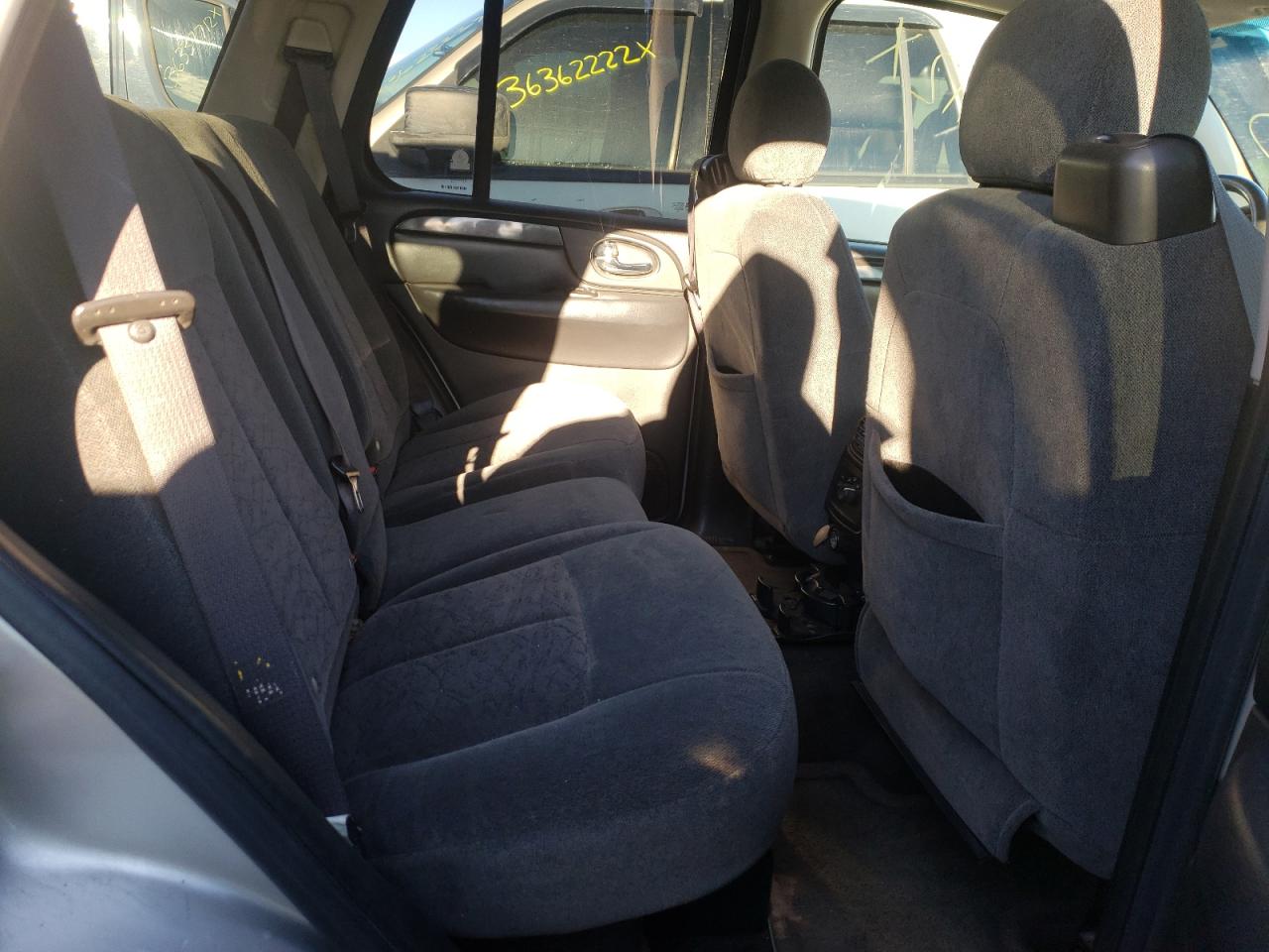 Photo 6 from auction – 2005 GMC ENVOY with VIN 1GKDT13S952358404