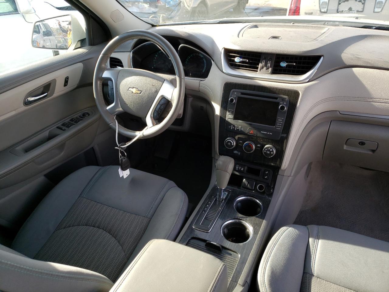 Photo 9 from auction – 2015 CHEVROLET TRAVERSE L with VIN 1GNKVGKD8FJ293241
