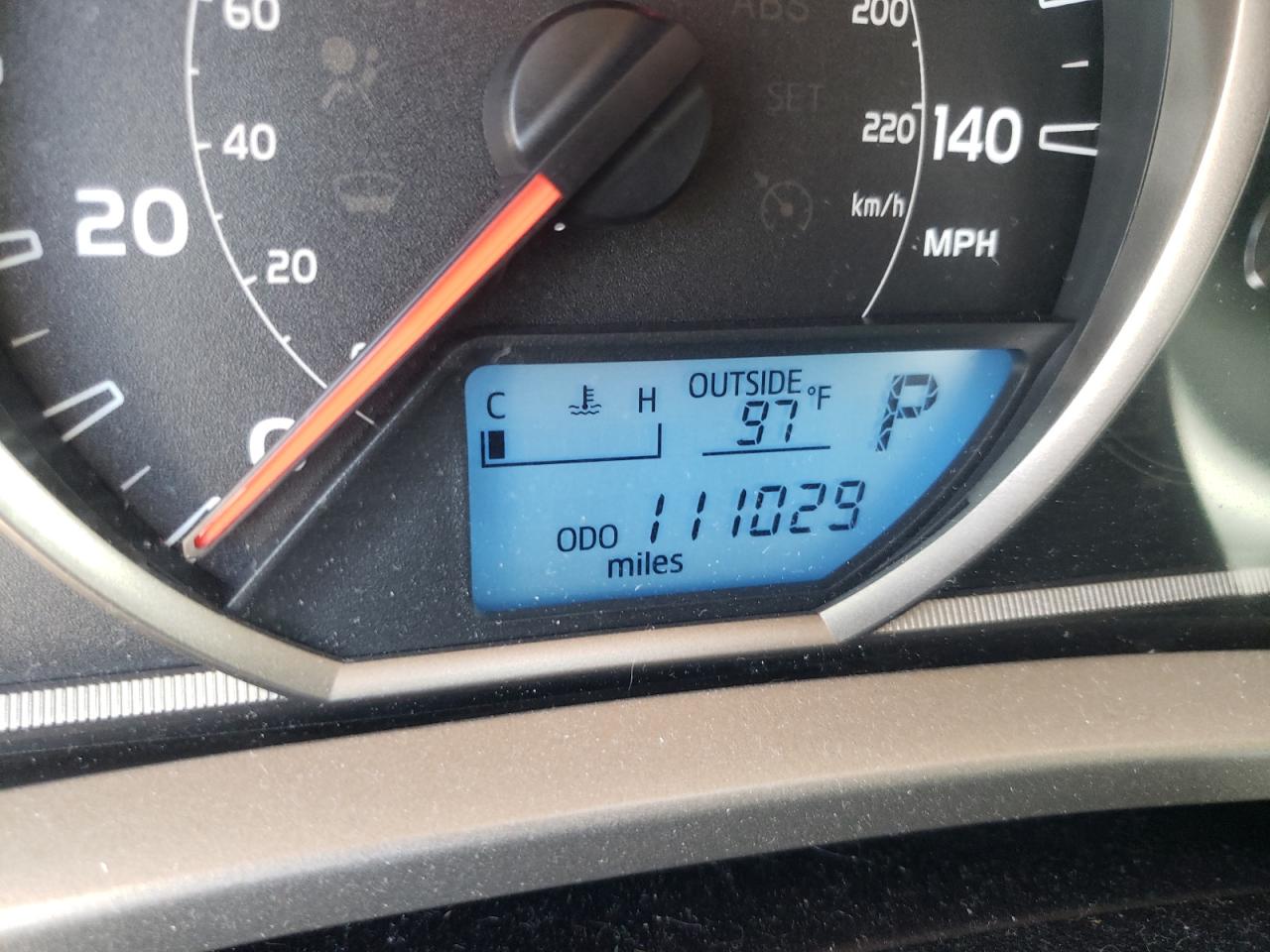 Photo 8 from auction – 2015 TOYOTA RAV4 LE with VIN JTMZFREVXFD072100