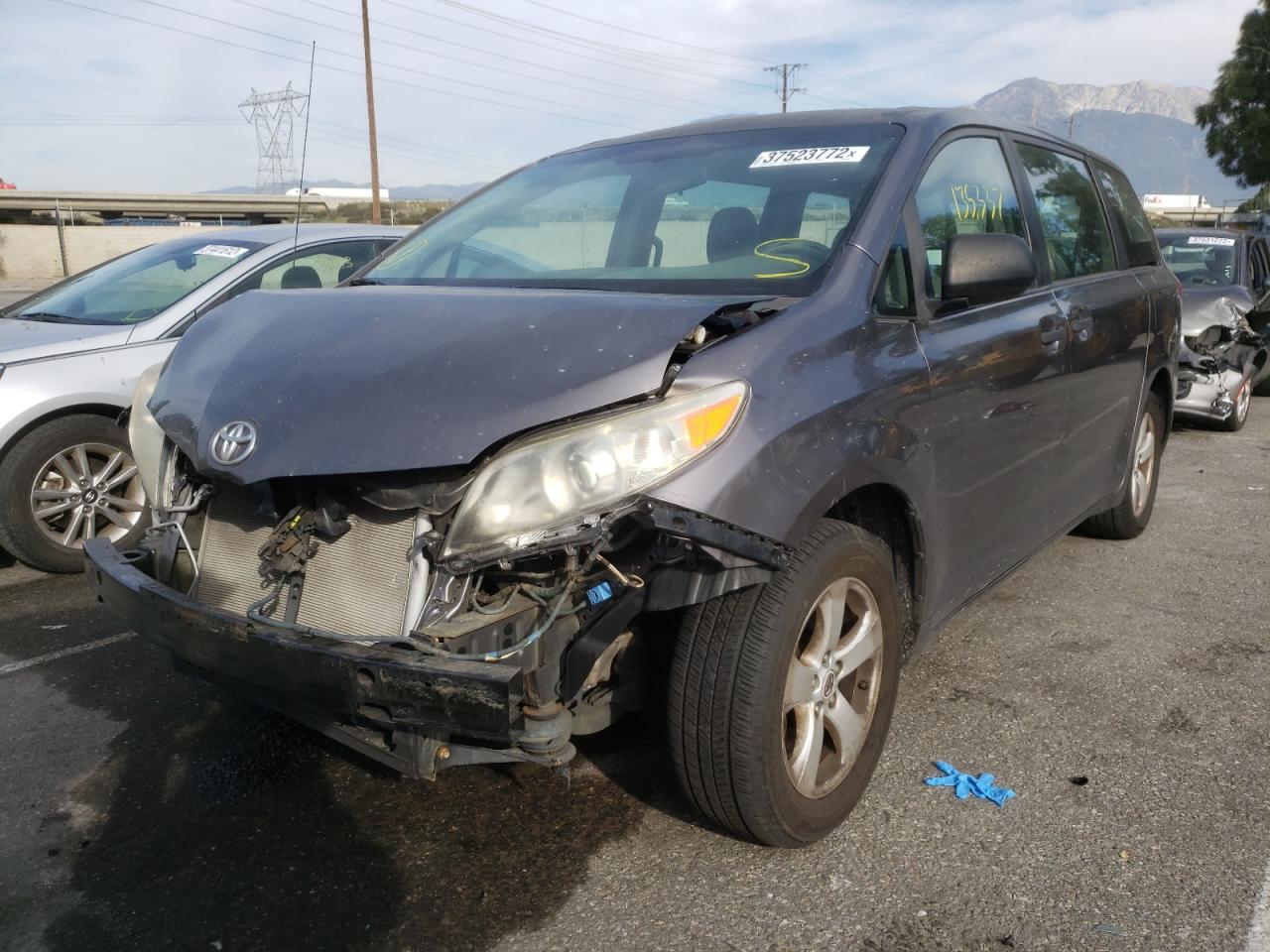 Photo 2 from auction – 2011 TOYOTA SIENNA BAS with VIN 5TDKA3DCXBS001068
