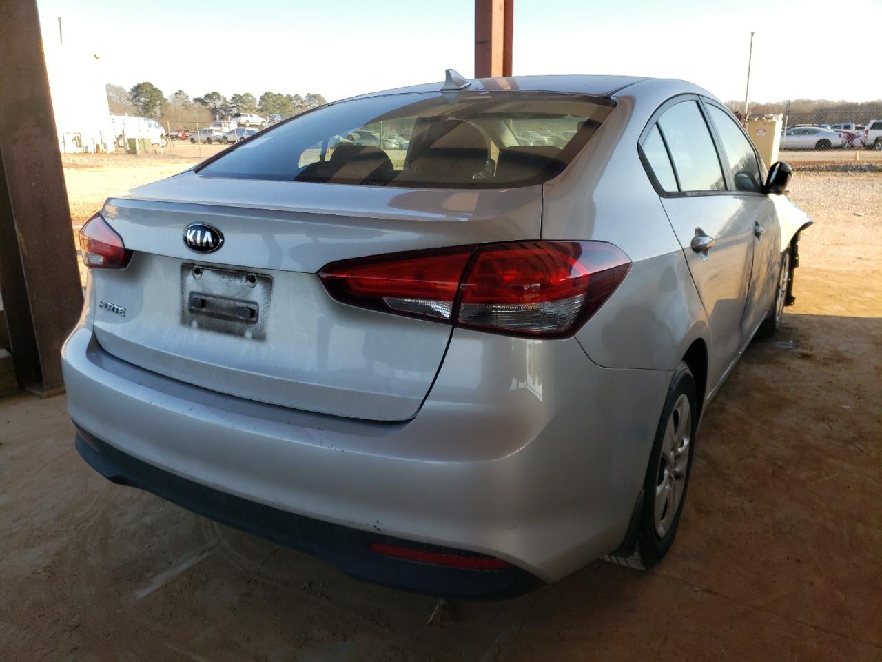 Photo 4 from auction – 2017 KIA FORTE LX with VIN 3KPFK4A70HE075789