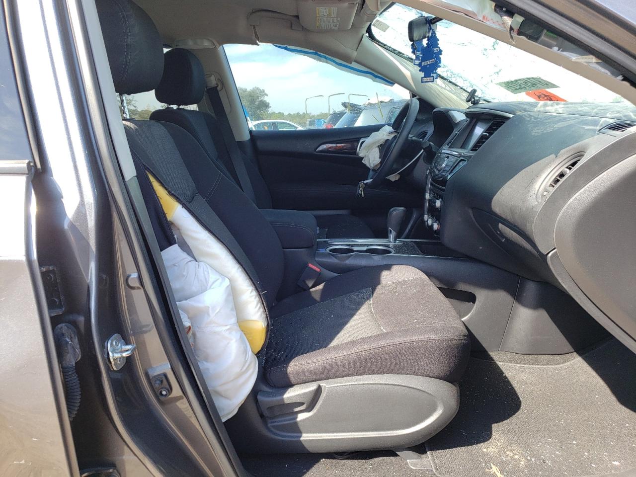 Photo 5 from auction – 2017 NISSAN PATHFINDER with VIN 5N1DR2MN3HC684959