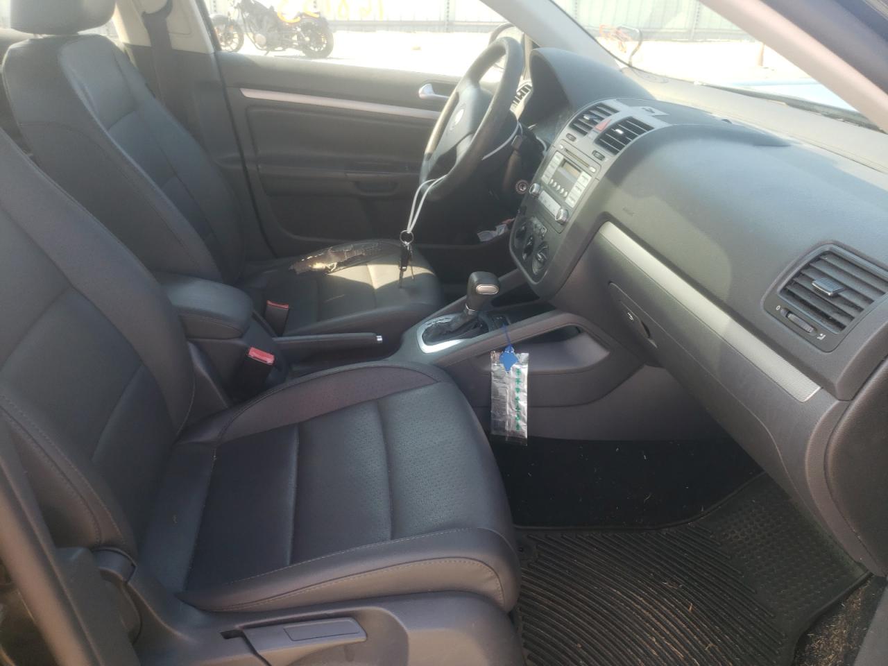 Photo 5 from auction – 2007 VOLKSWAGEN JETTA WOLF with VIN 3VWEF71K07M197785