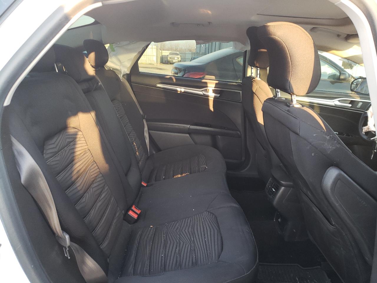 Photo 6 from auction – 2016 FORD FUSION SE with VIN 3FA6P0H74GR341036