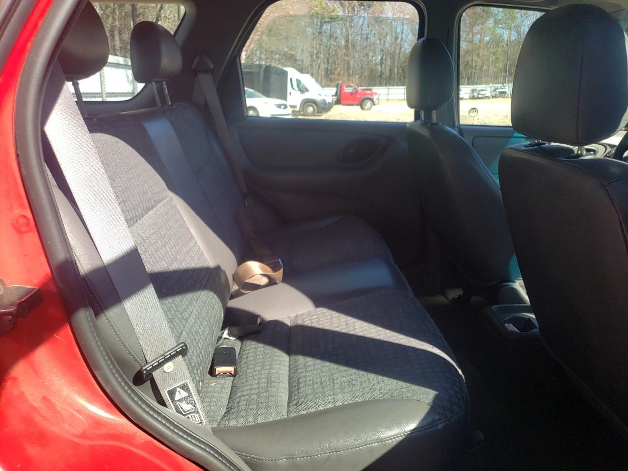Photo 6 from auction – 2002 FORD ESCAPE XLS with VIN 1FMYU01162KB12741