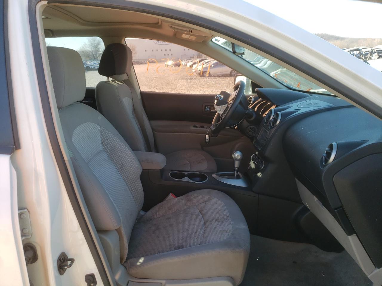 Photo 5 from auction – 2013 NISSAN ROGUE S with VIN JN8AS5MT8DW026790