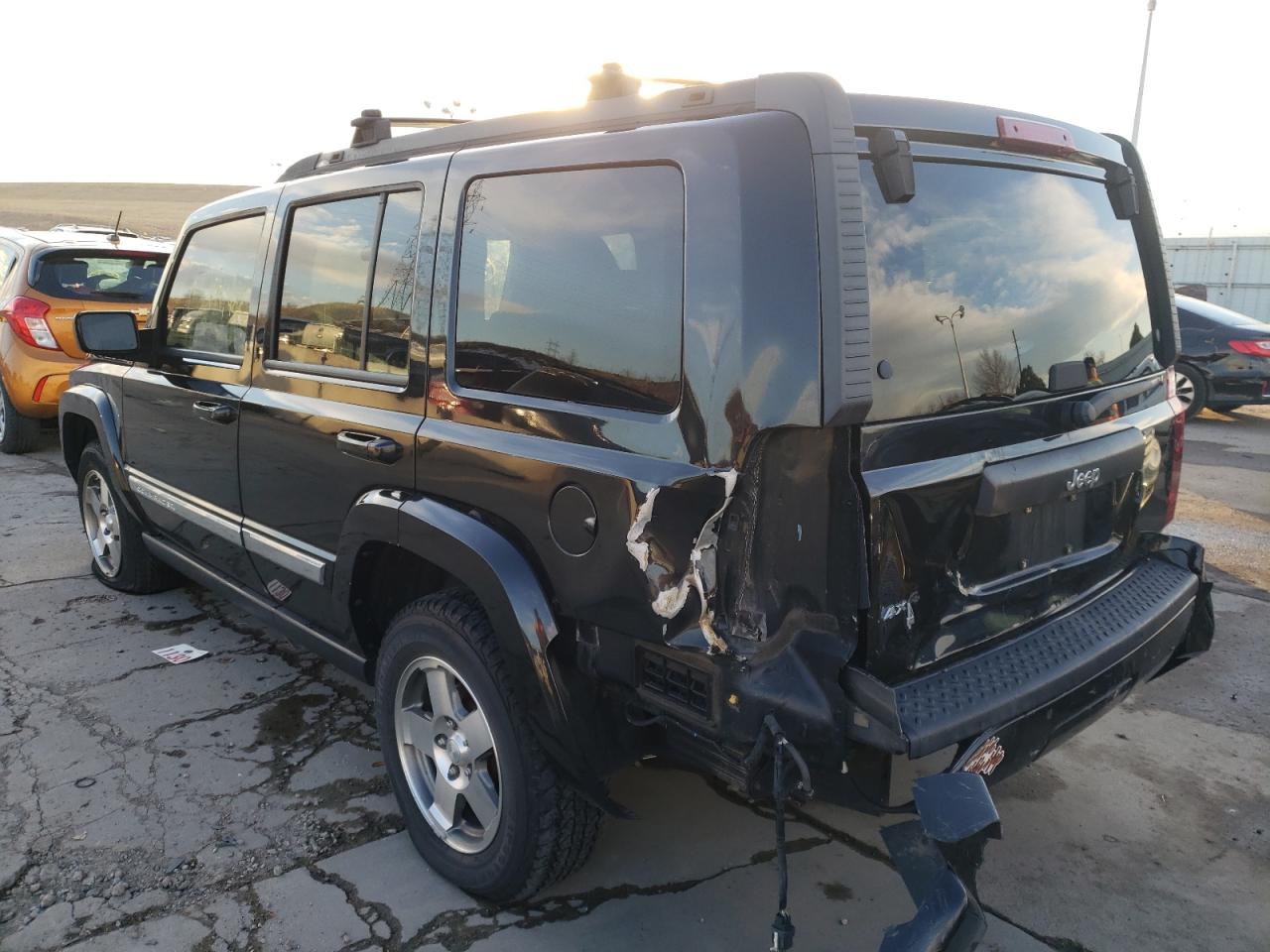 Photo 3 from auction – 2010 JEEP COMMANDER with VIN 1J4RG4GK8AC106854