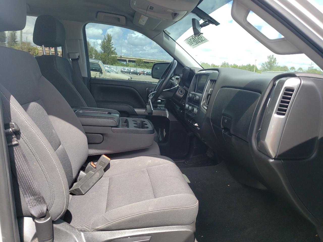 Photo 5 from auction – 2018 CHEVROLET SILVERADO with VIN 3GCUKREC5JG324609