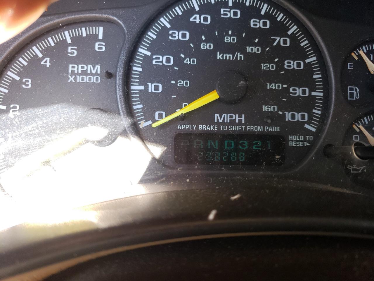 Photo 8 from auction – 2000 GMC YUKON with VIN 1GKEC13TXYJ107513