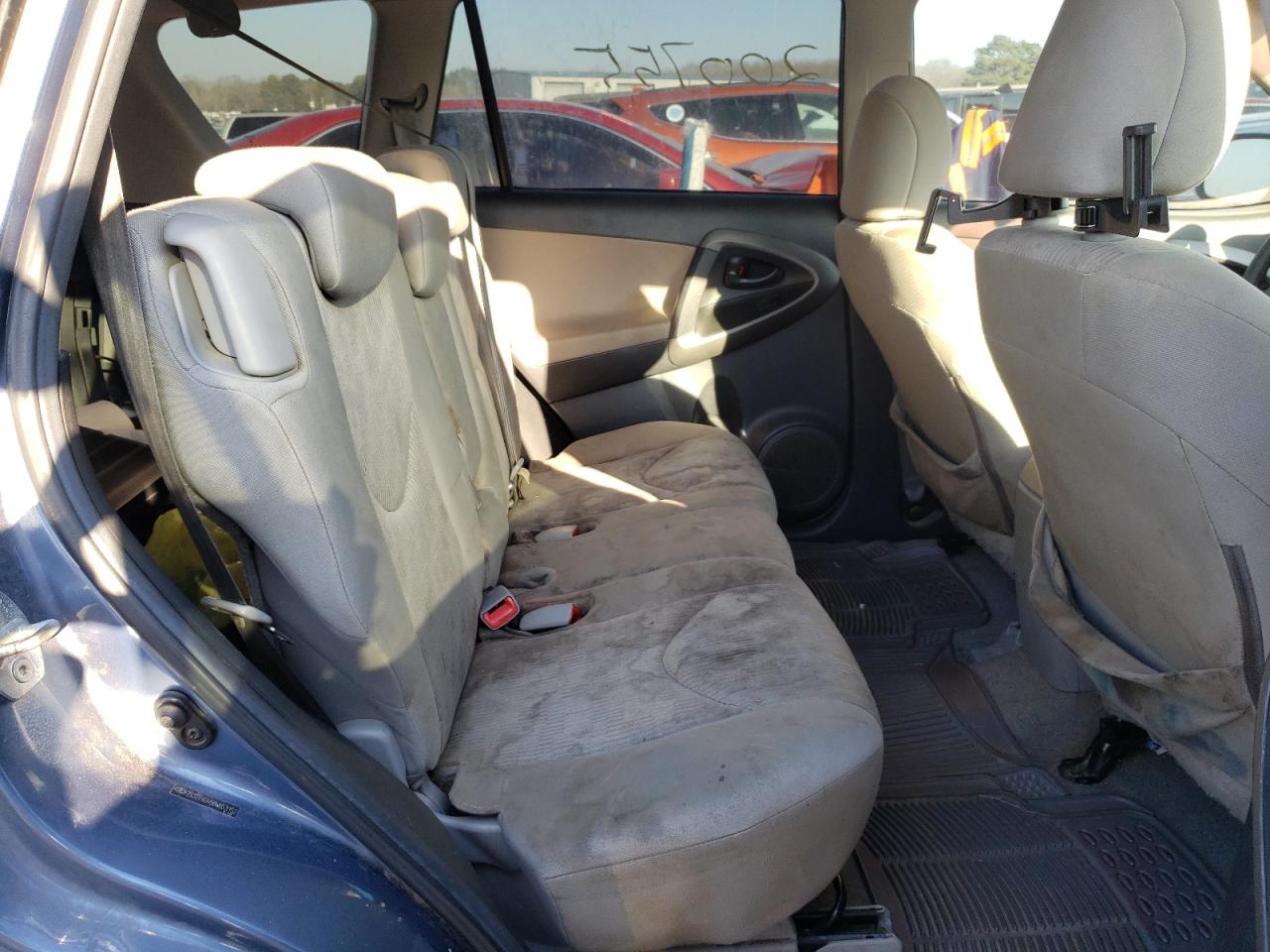Photo 6 from auction – 2011 TOYOTA RAV4 with VIN 2T3ZF4DV9BW053152