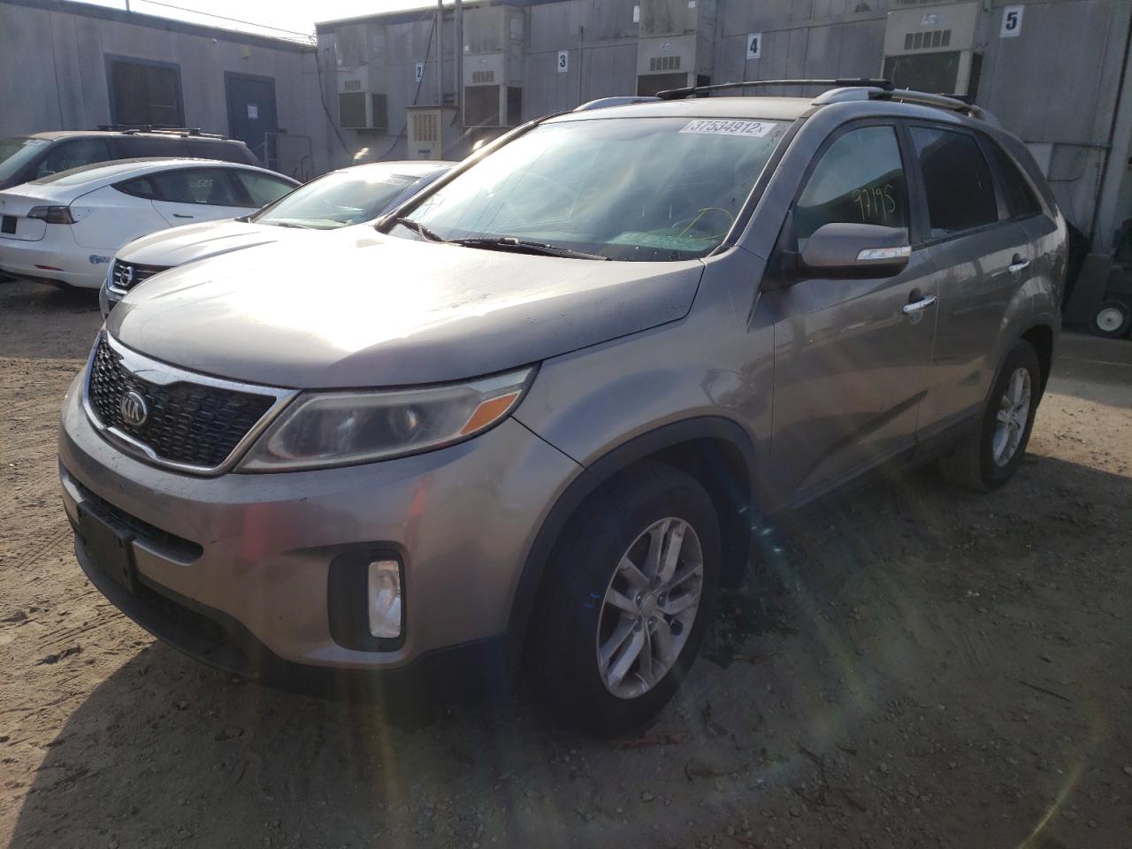 Photo 2 from auction – 2015 KIA SORENTO LX with VIN 5XYKT4A66FG653445
