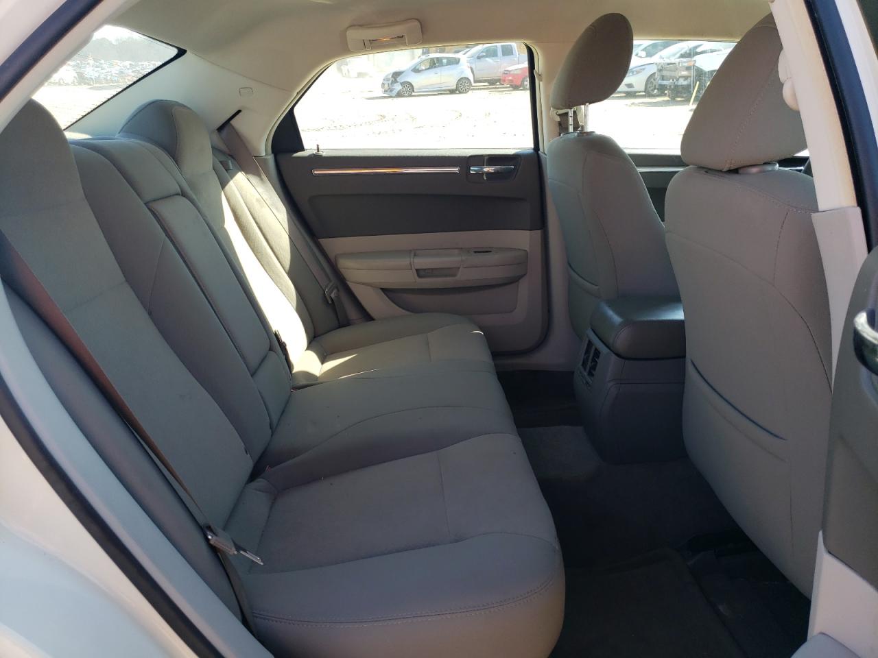 Photo 6 from auction – 2010 CHRYSLER 300 TOURIN with VIN 2C3CA4CDXAH132569