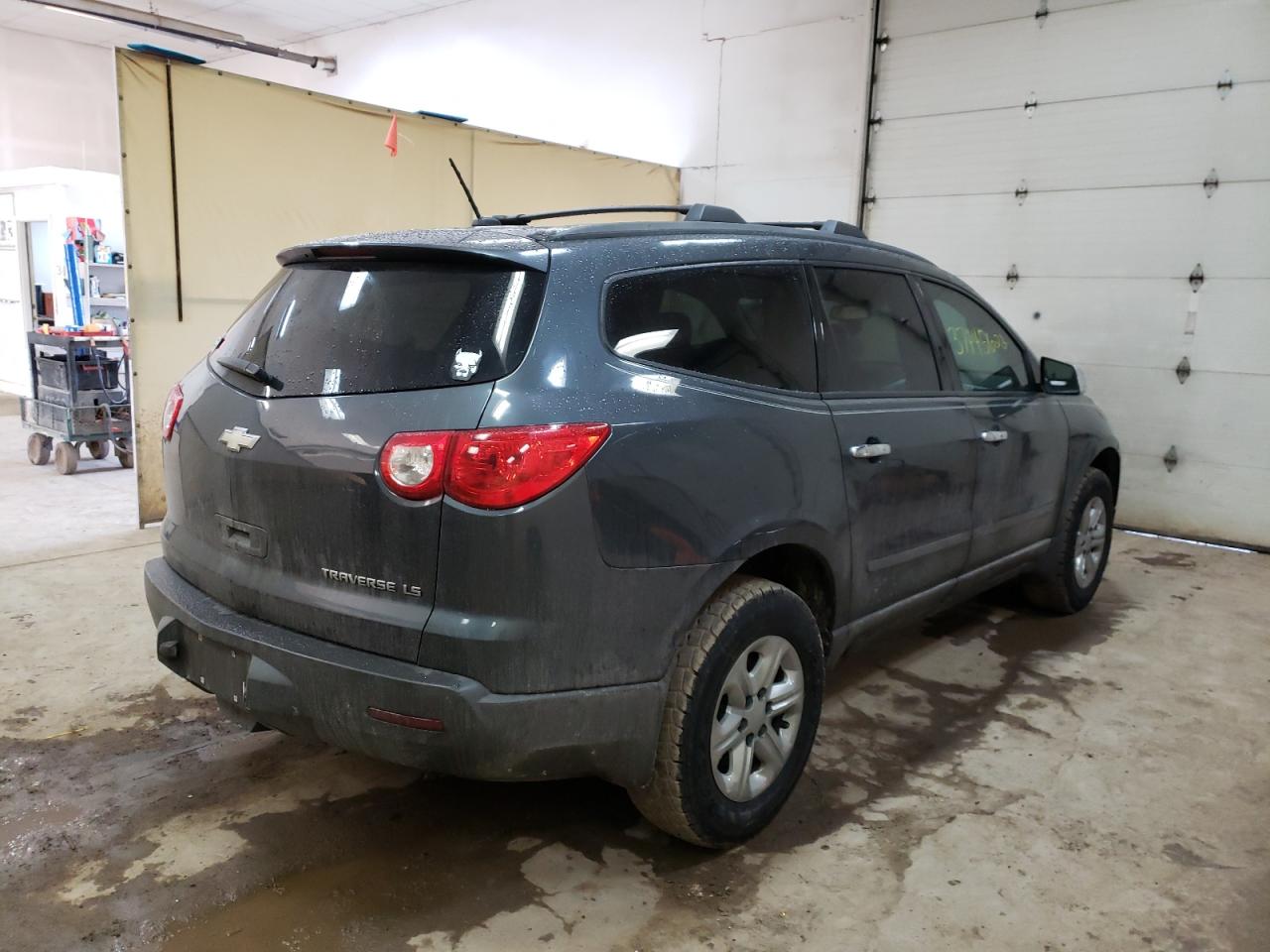 Photo 4 from auction – 2011 CHEVROLET TRAVERSE L with VIN 1GNKRFED1BJ224461