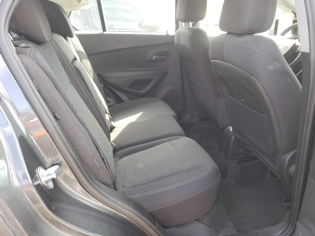 Photo 6 from auction – 2020 CHEVROLET TRAX LS with VIN 3GNCJNSB9LL248137