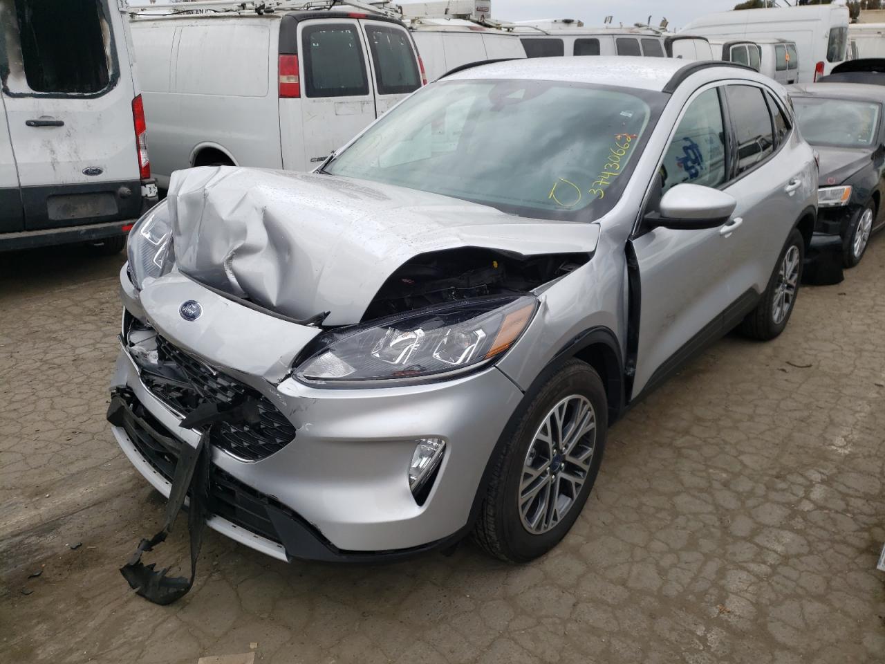 Photo 2 from auction – 2020 FORD ESCAPE SEL with VIN 1FMCU9H68LUC76126