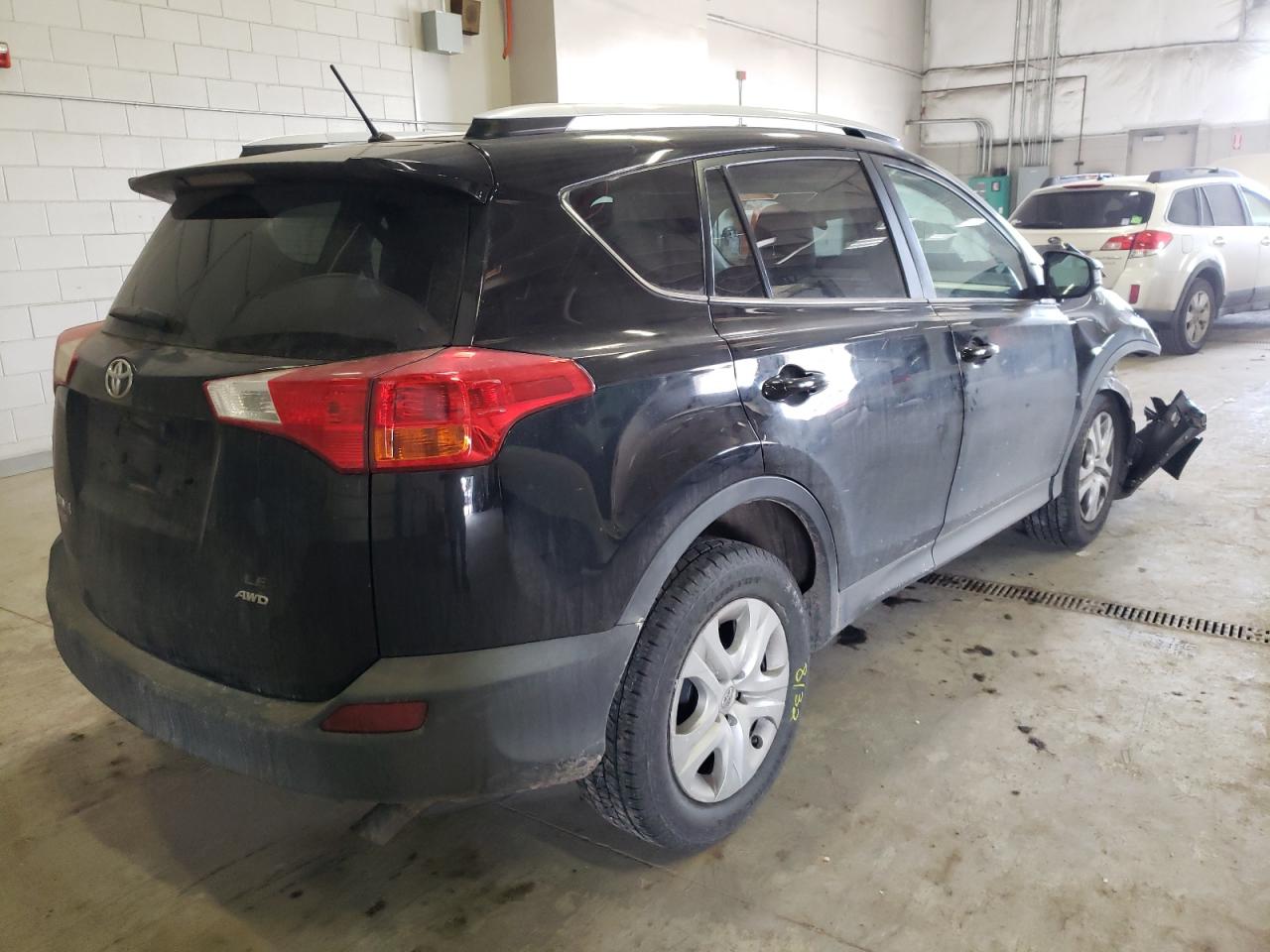 Photo 4 from auction – 2014 TOYOTA RAV4 LE with VIN 2T3BFREV2EW196641