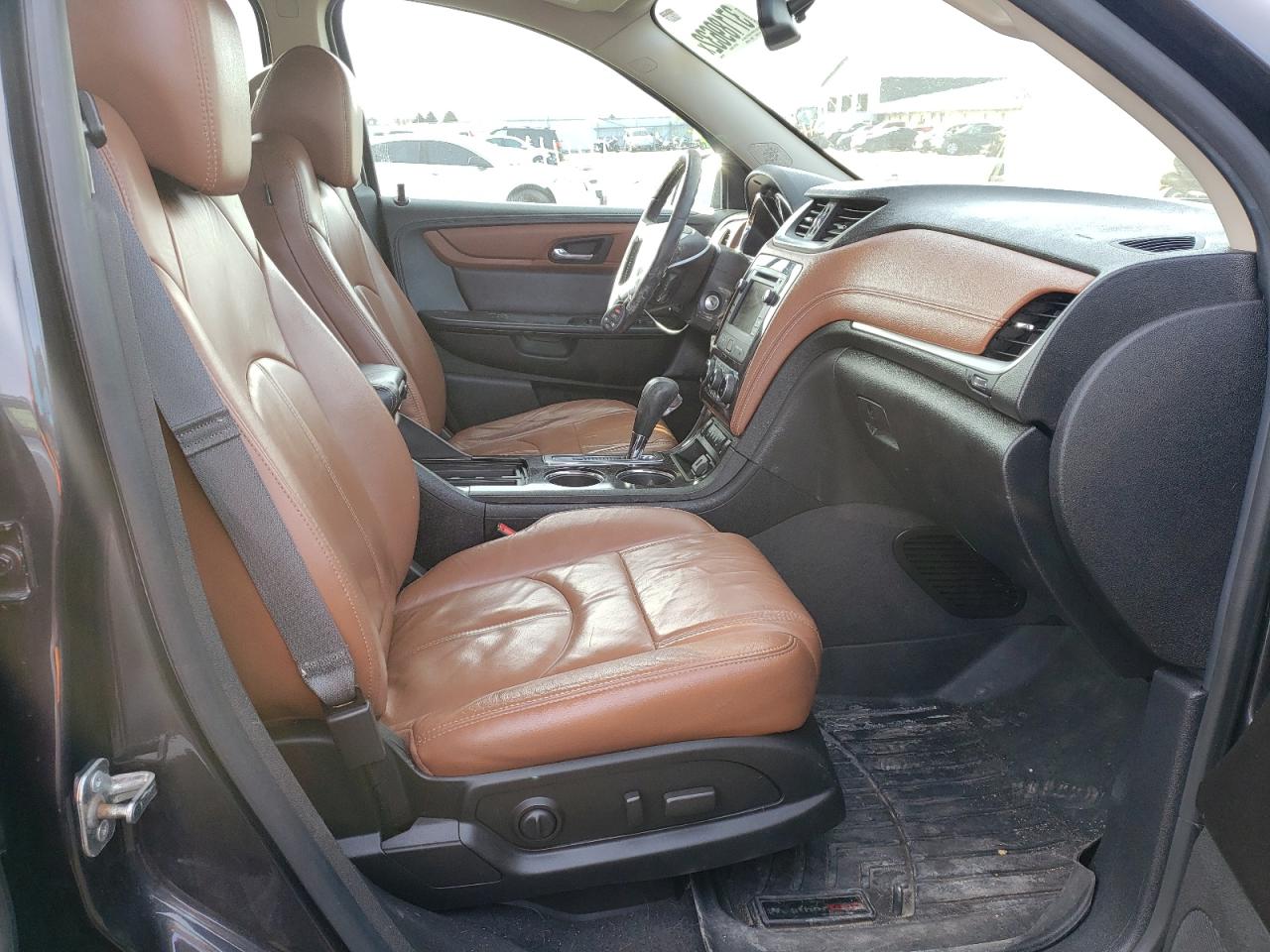 Photo 5 from auction – 2015 CHEVROLET TRAVERSE L with VIN 1GNKVHKD3FJ289183