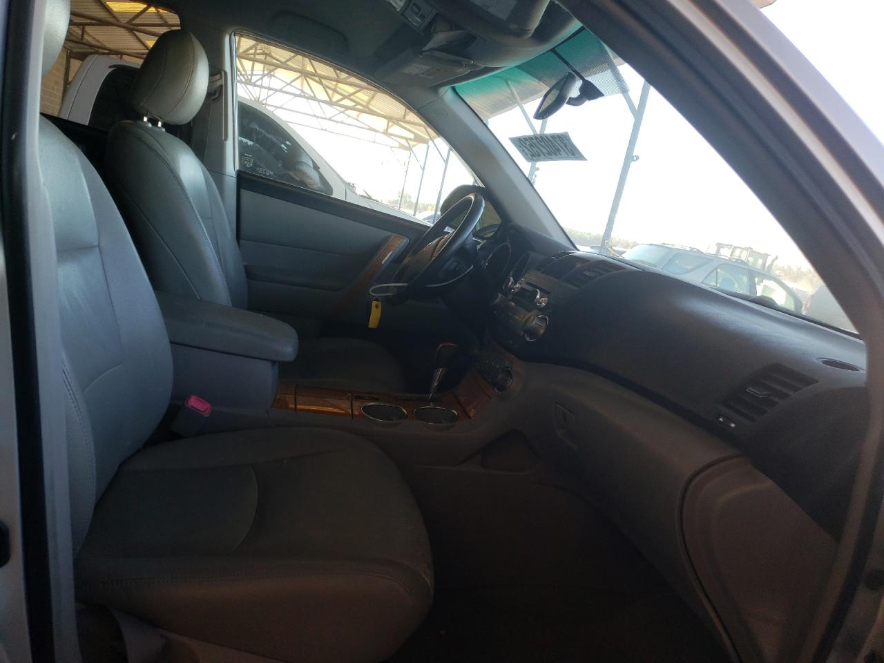 Photo 5 from auction – 2010 TOYOTA HIGHLANDER with VIN JTEBW3EH6A2041404