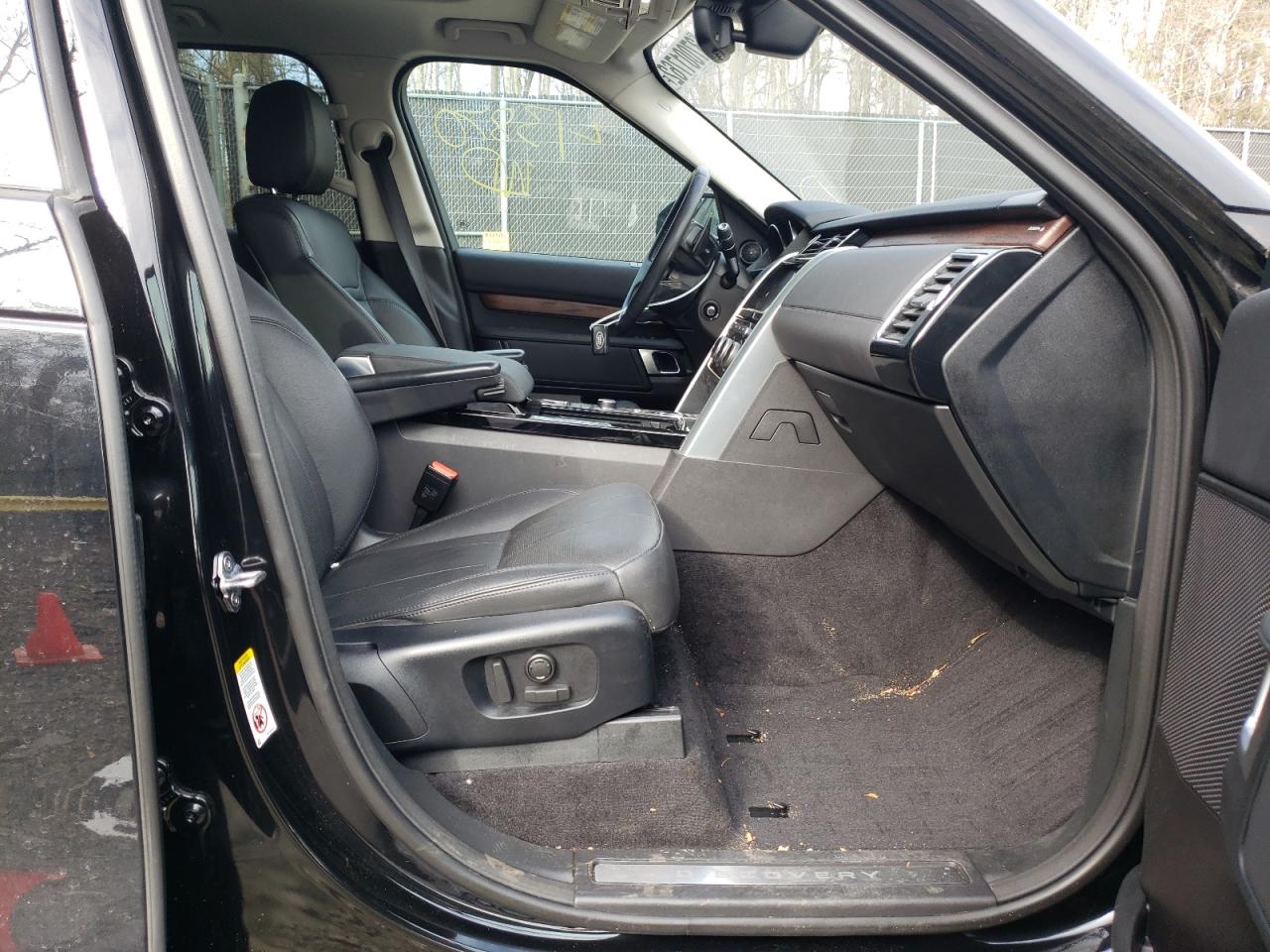 Photo 5 from auction – 2017 LAND ROVER DISCOVERY with VIN SALRRBBV8HA039340