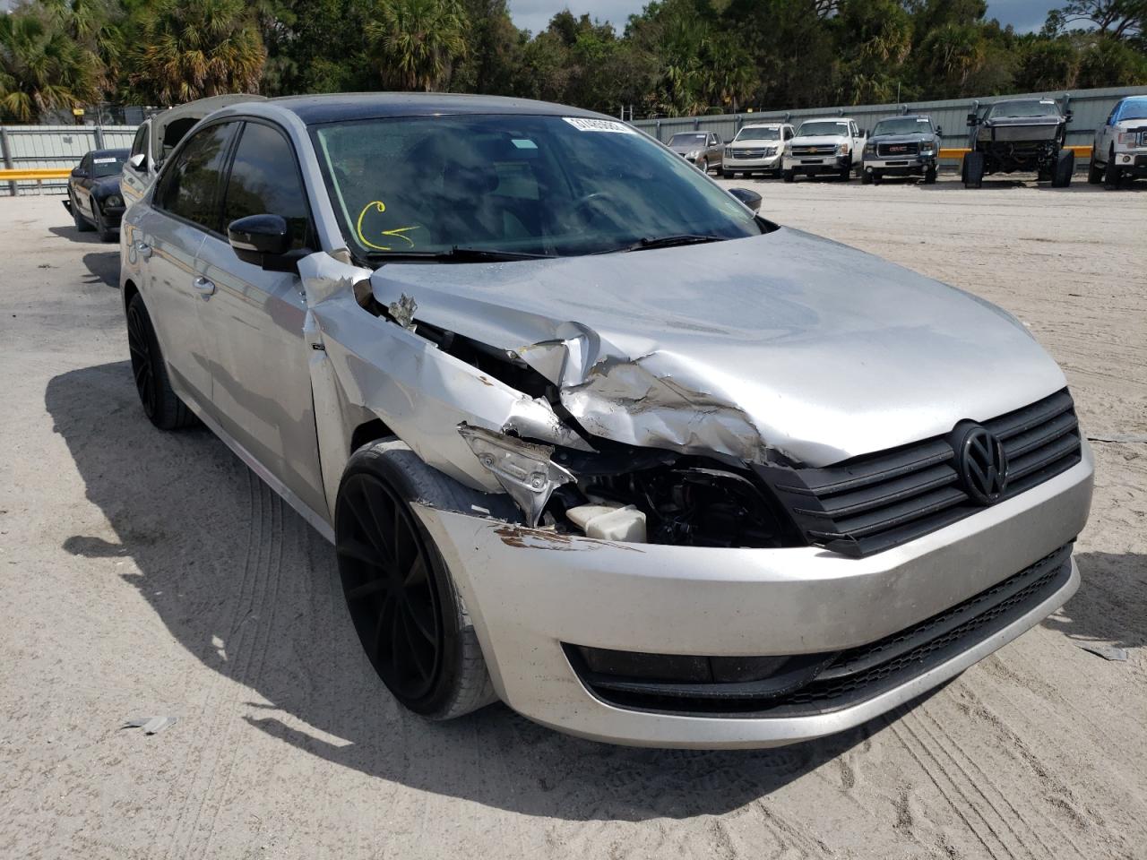 VOLKSWAGEN PASSAT SE 2015 with VIN 1VWBS7A36FC076542 - Photo from auction
