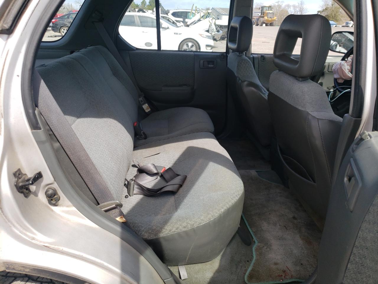 Photo 6 from auction – 1999 HONDA PASSPORT E with VIN 4S6CM58W7X4414888