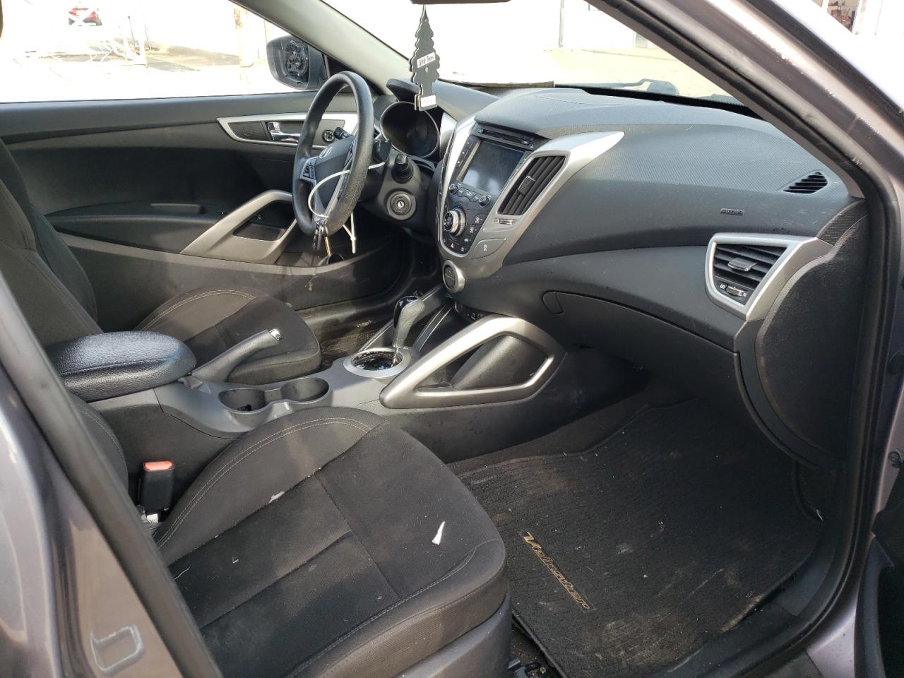 Photo 5 from auction – 2015 HYUNDAI VELOSTER with VIN KMHTC6AD5FU243146
