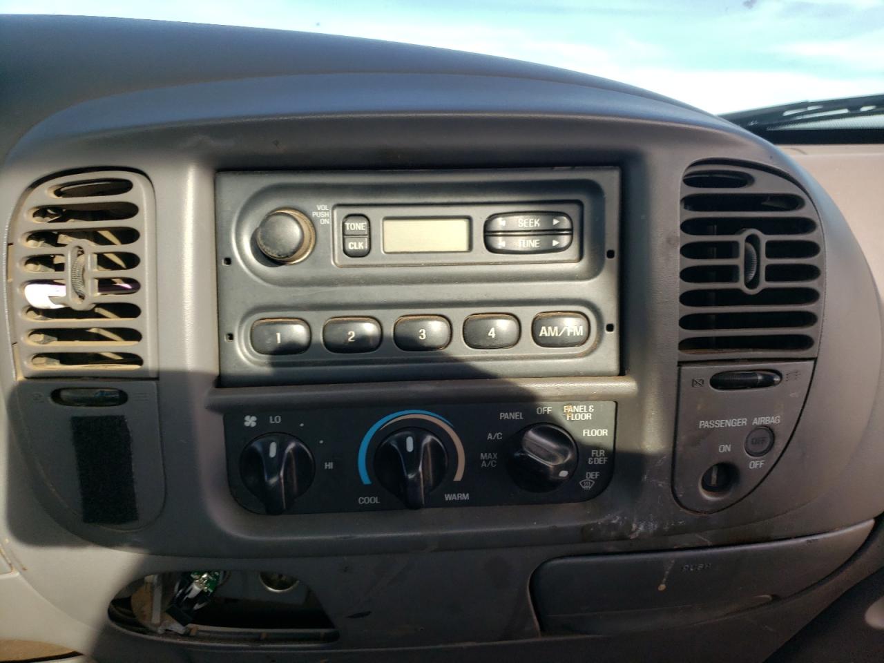 Photo 9 from auction – 1999 FORD F150 with VIN 1FTRF18L1XNB20607