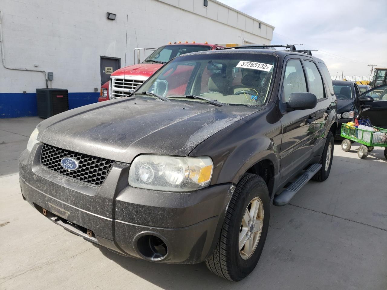 Photo 2 from auction – 2007 FORD ESCAPE with VIN 1FMYU02Z67KB07227