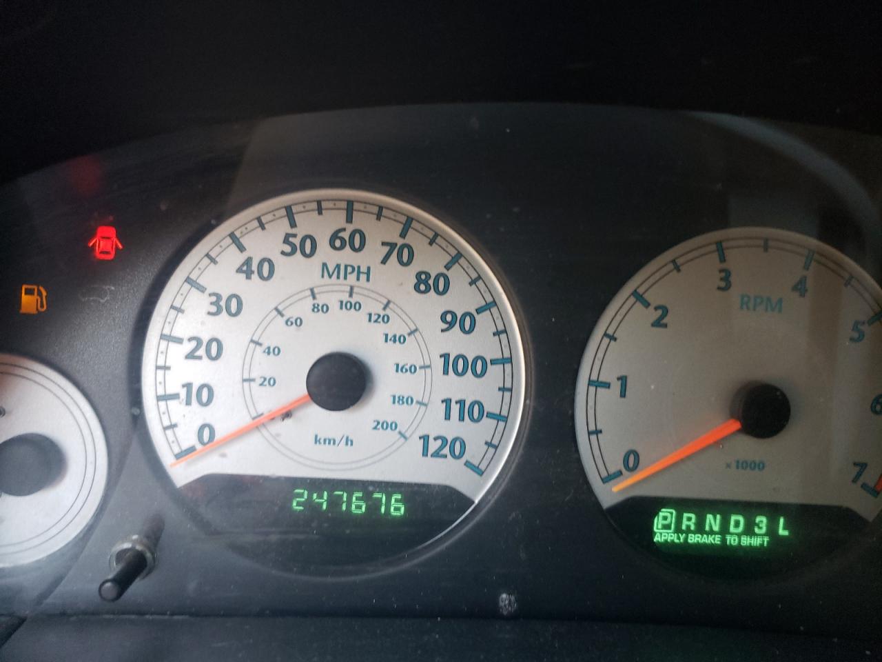 Photo 8 from auction – 2005 CHRYSLER TOWN & COU with VIN 2C4GP44R65R590437