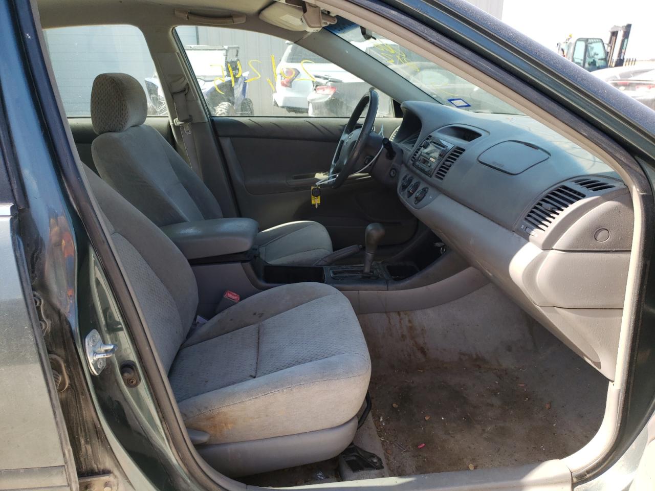 Photo 5 from auction – 2004 TOYOTA CAMRY LE with VIN 4T1BF32K14U068812