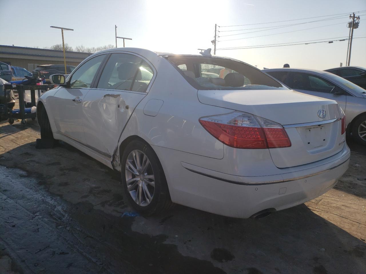 Photo 3 from auction – 2011 HYUNDAI GENESIS 4. with VIN KMHGC4DFXBU128247
