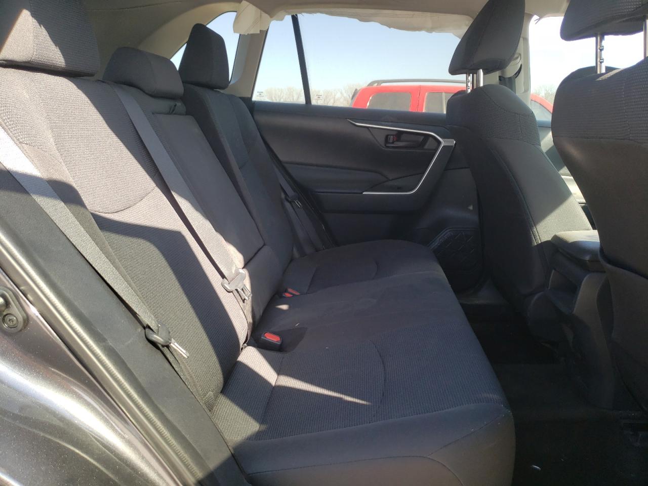 Photo 6 from auction – 2019 TOYOTA RAV4 LE with VIN 2T3K1RFV1KC021422